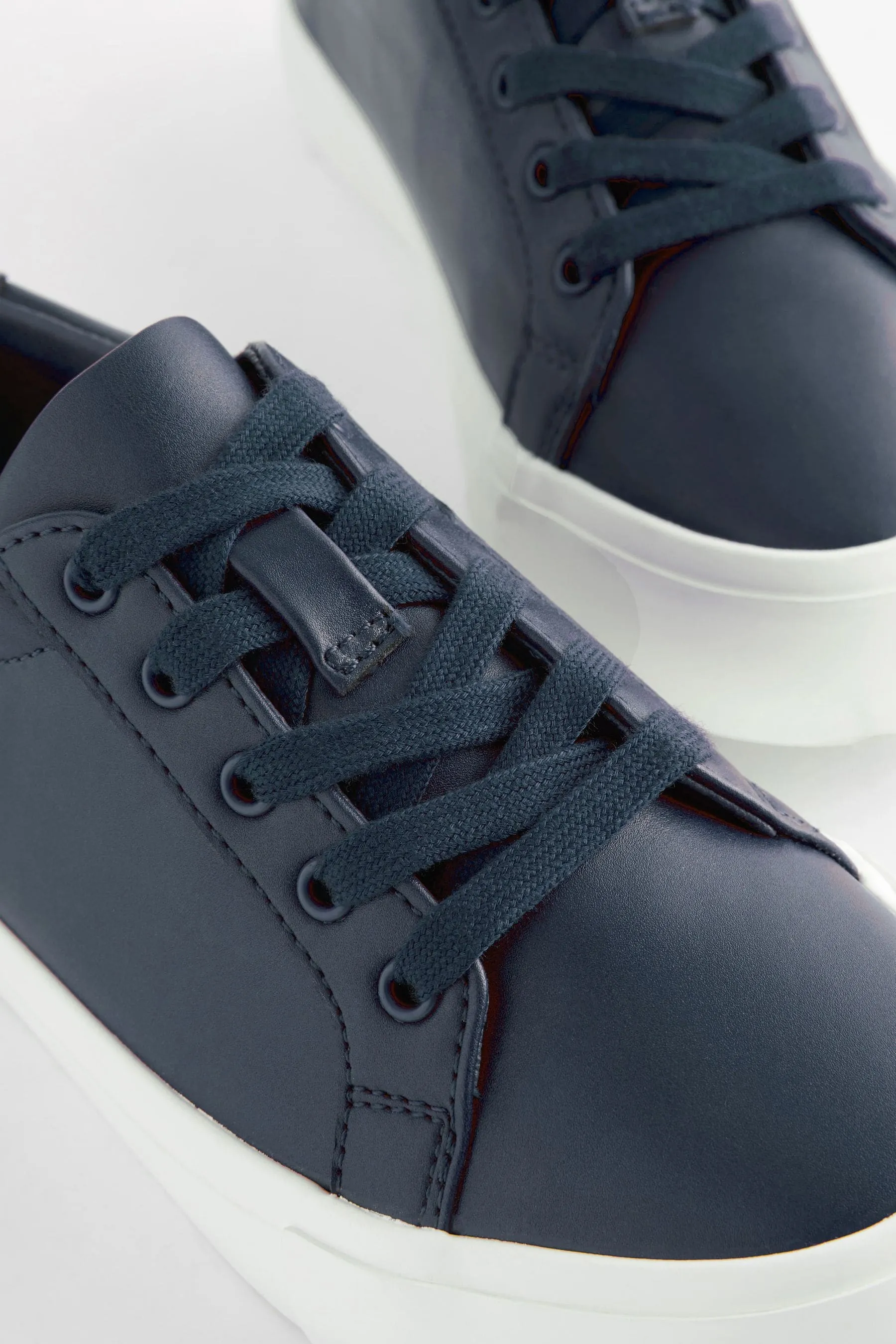 AZUL MARINO  LACE UP SMART TRAINERS