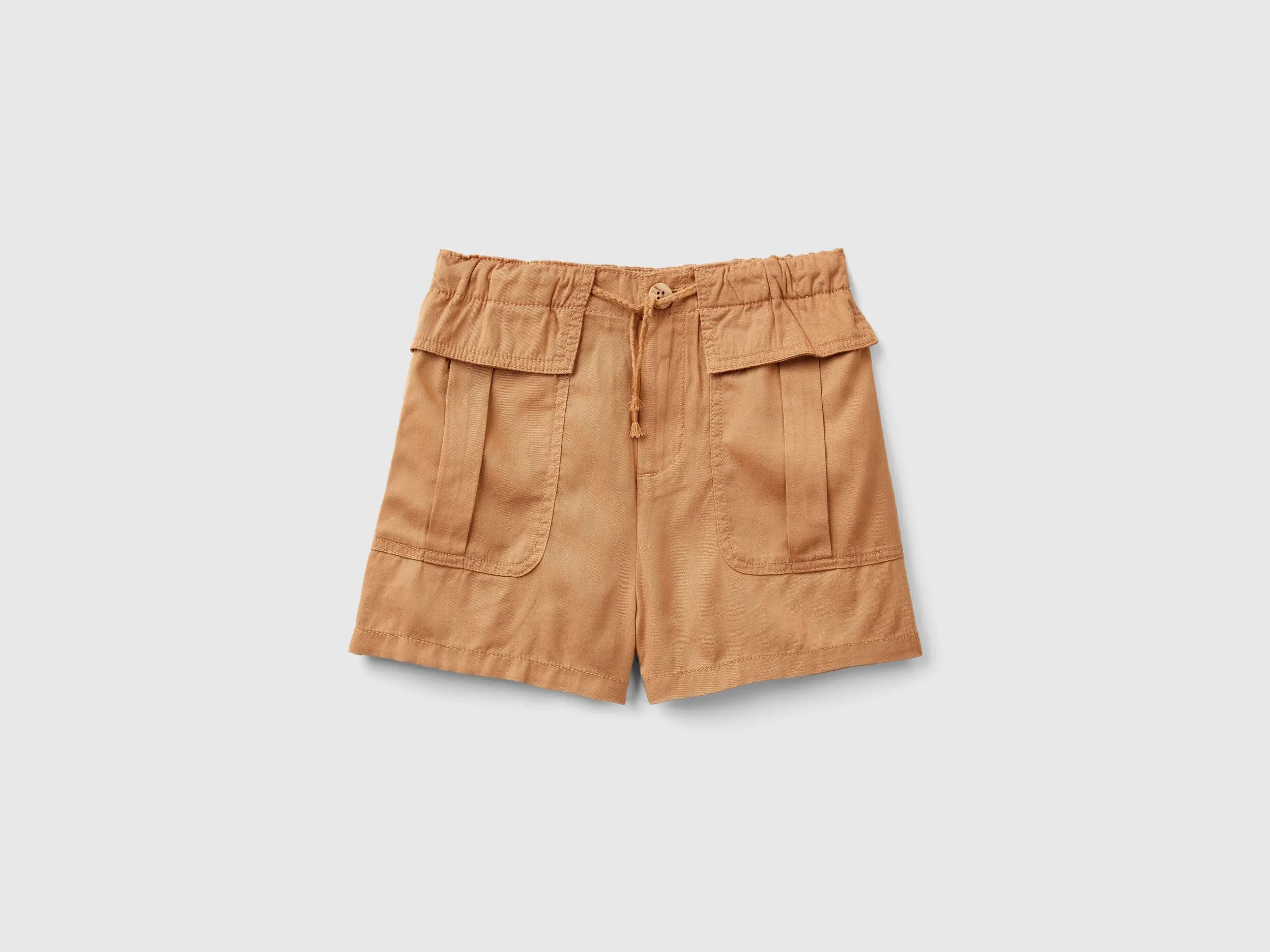 Bermudas fluidas con bolsillos