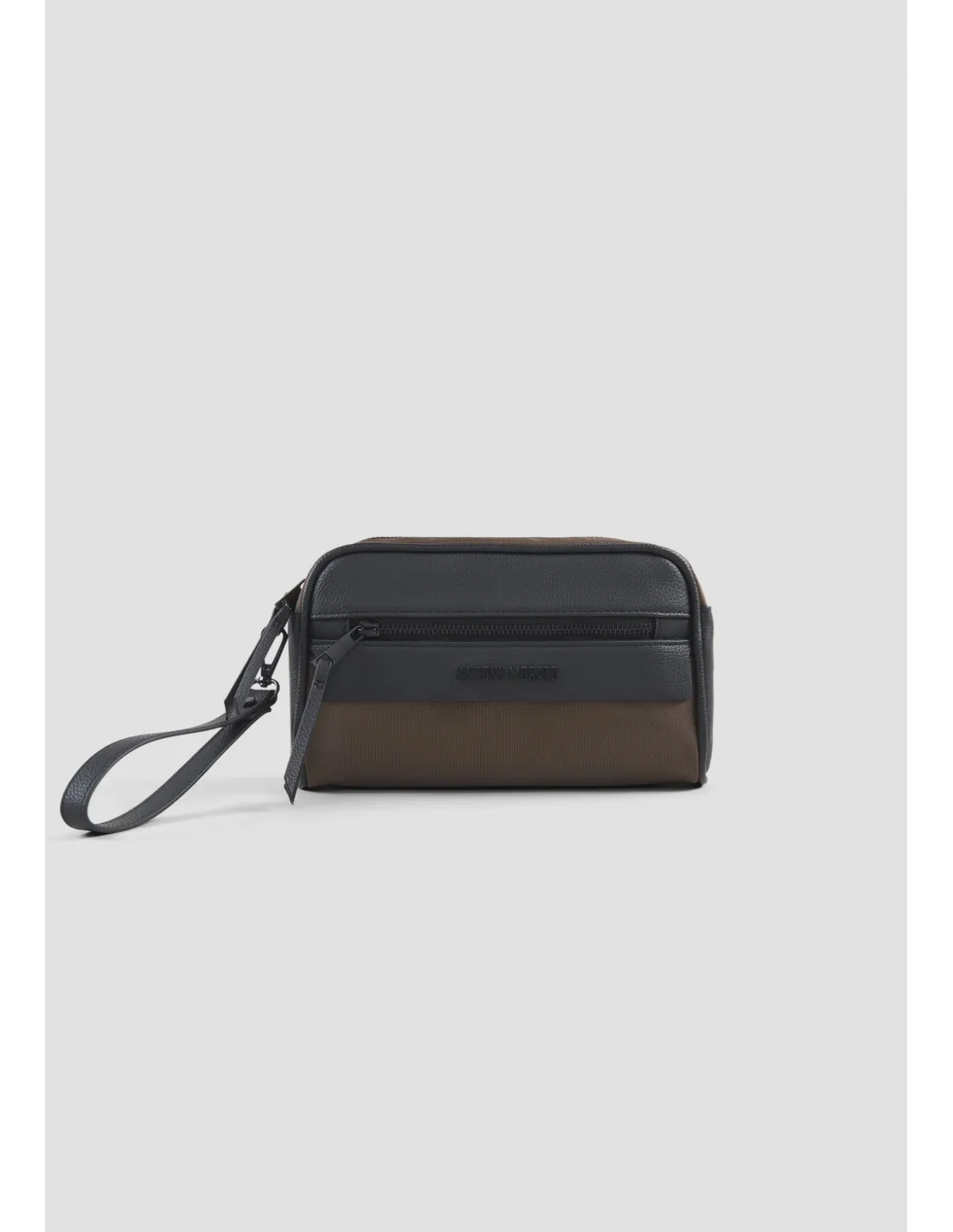 Bolso pouch de nailon y ecopiel martillada de Antony Morato