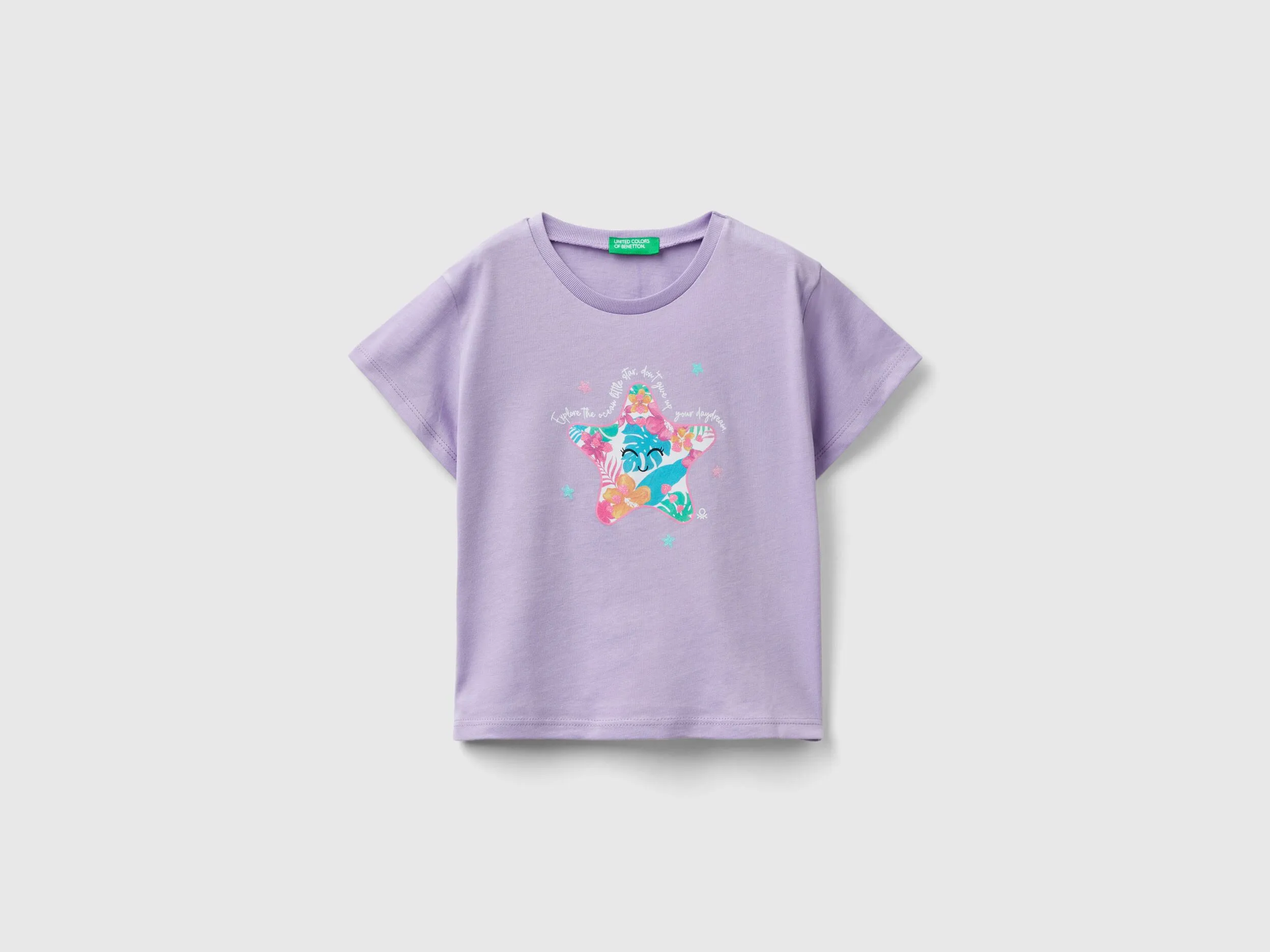 Camiseta con estampado de glitter