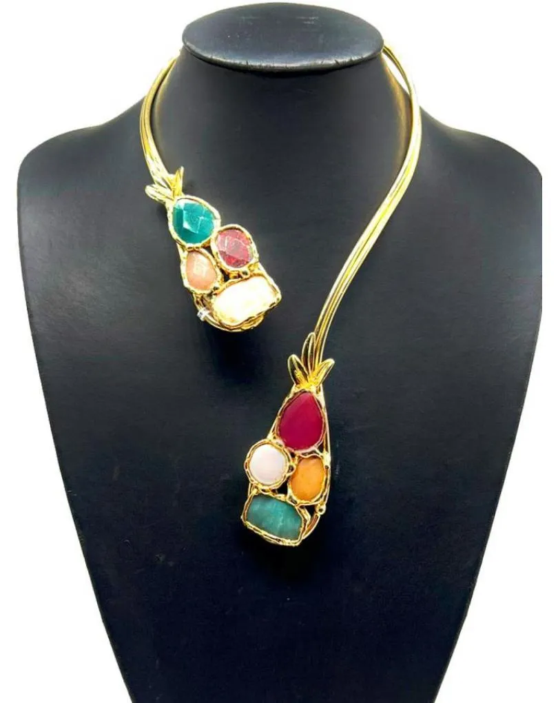 COLLARES DORADOS CON PEDRERIA TOQUE EXTRA MUY ELEGANTE