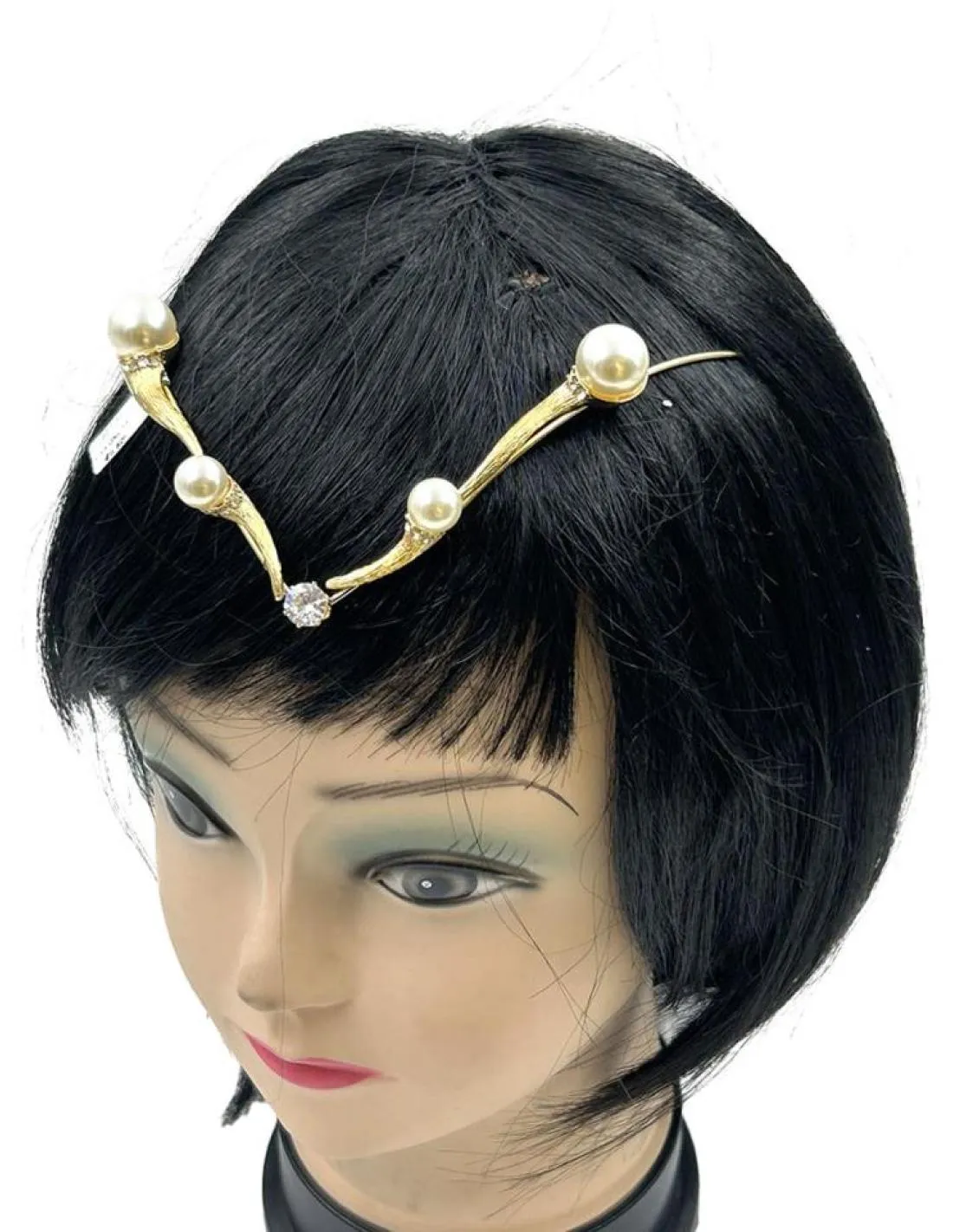 DIADEMAS ONLINE DORADAS CON PERLAS DISEÑO ACTUAL CAIDA SOBRE LA FRENTE