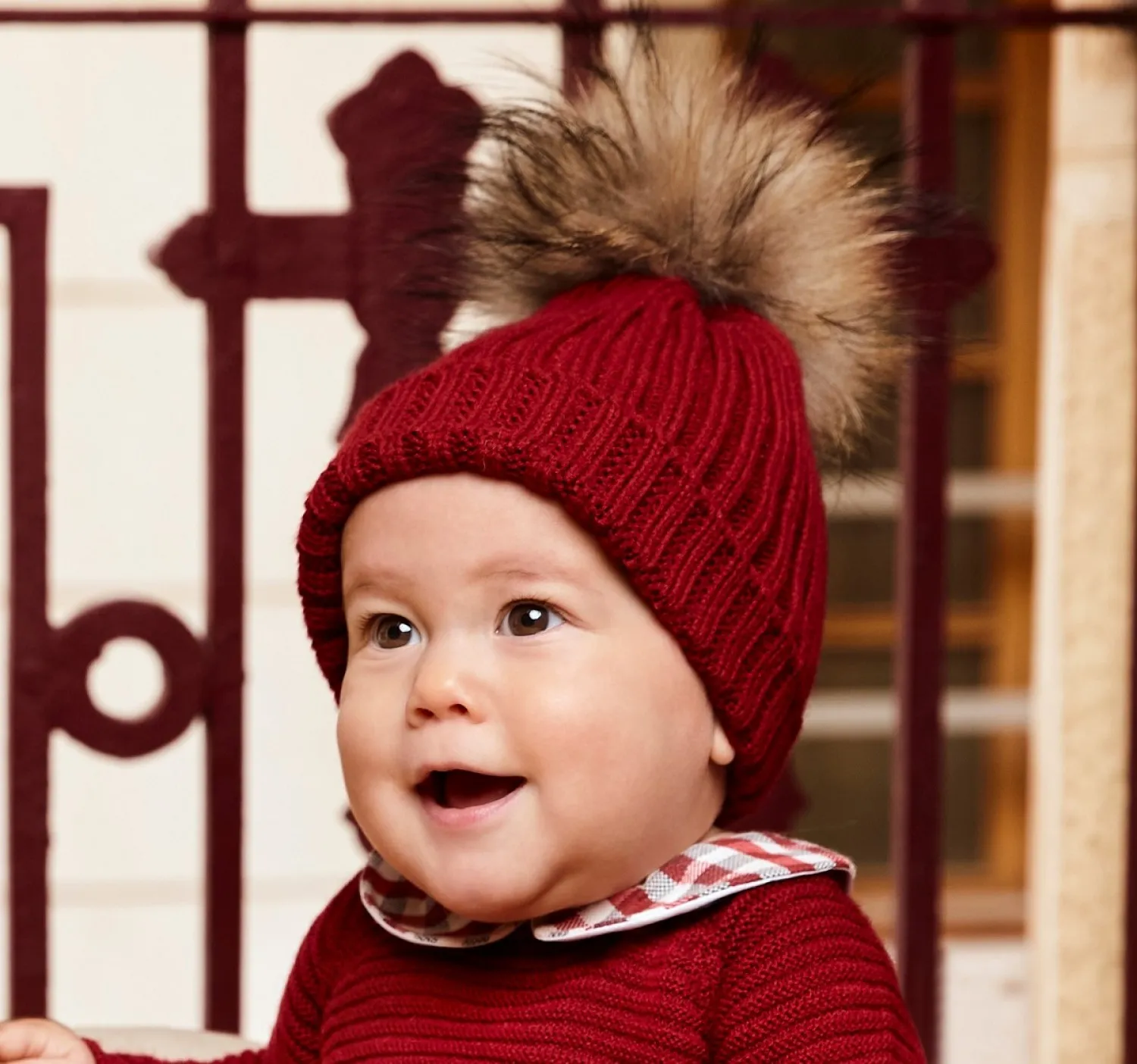 Gorrito de canalé con pompón en varios colores