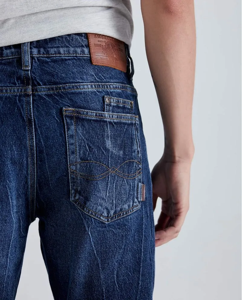 Jean Tapered fit tono medio para hombre