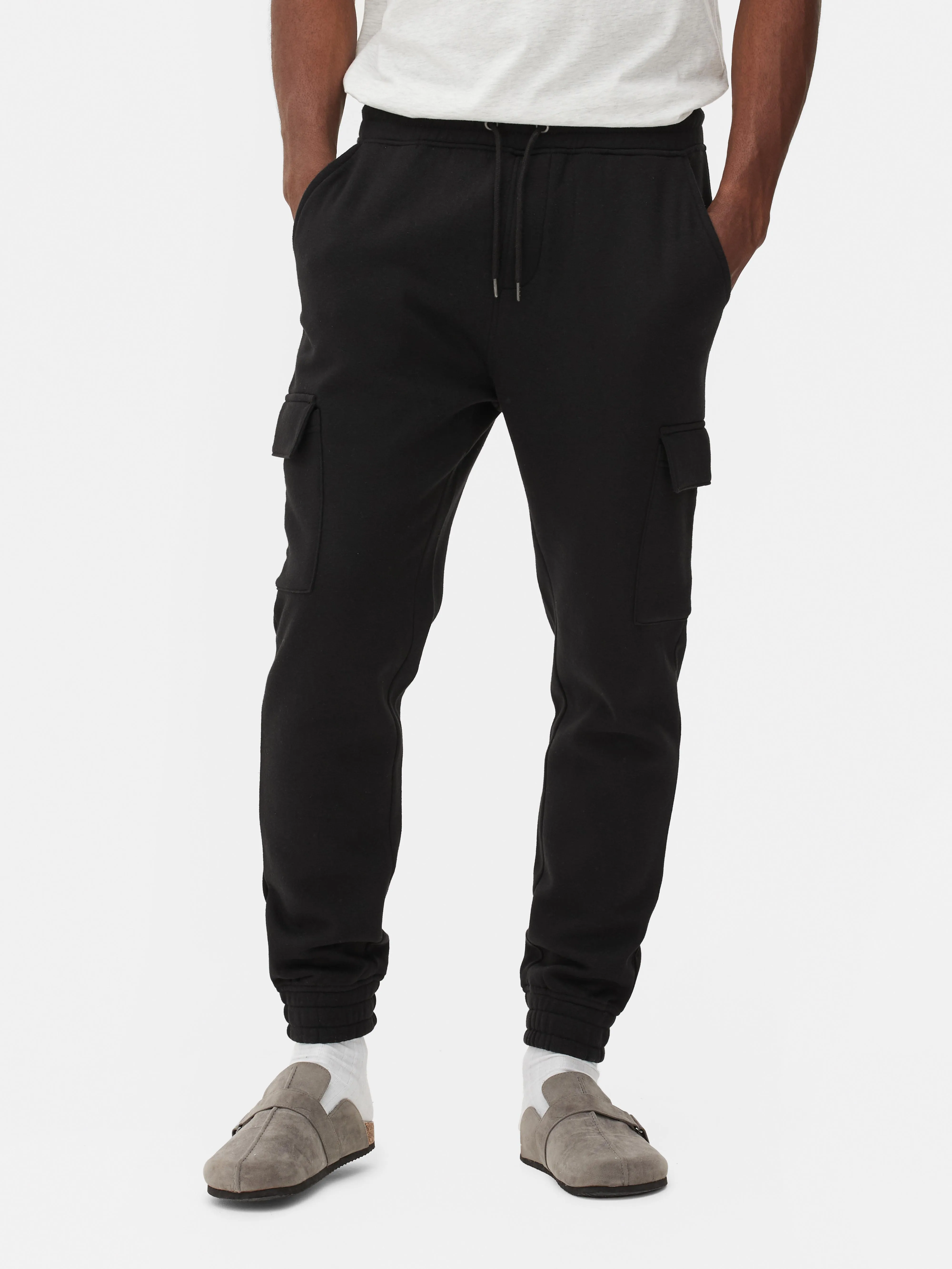 Joggers estilo cargo con bajos ajustados