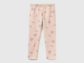 Leggings rosa pastel con estampado floral