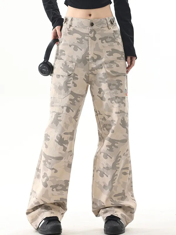 Pantalones cargo con estampado de camuflaje