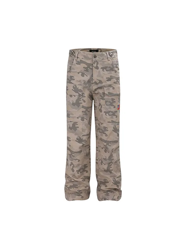 Pantalones cargo con estampado de camuflaje