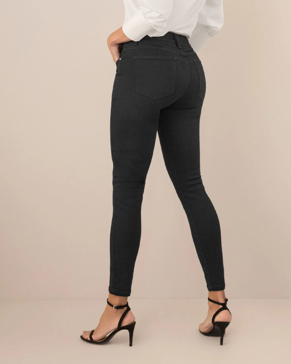 Skinny jean con bolsillos funcionales