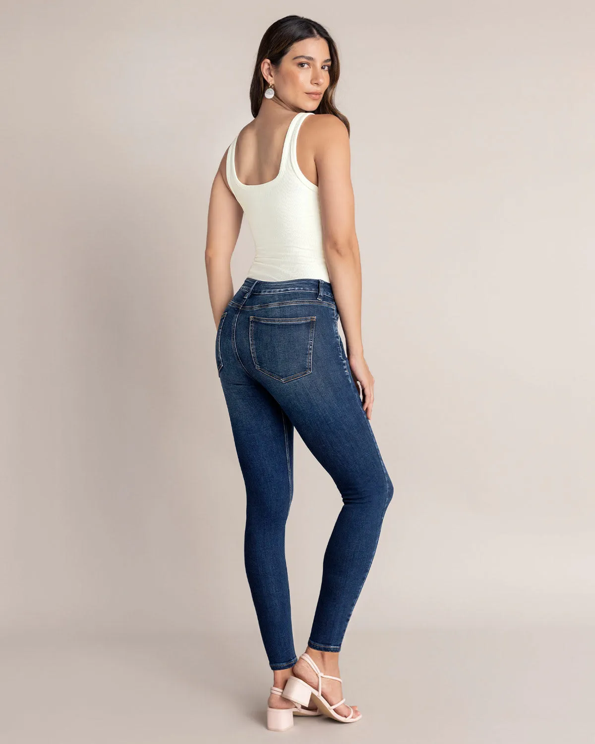 Skinny jean con bolsillos funcionales