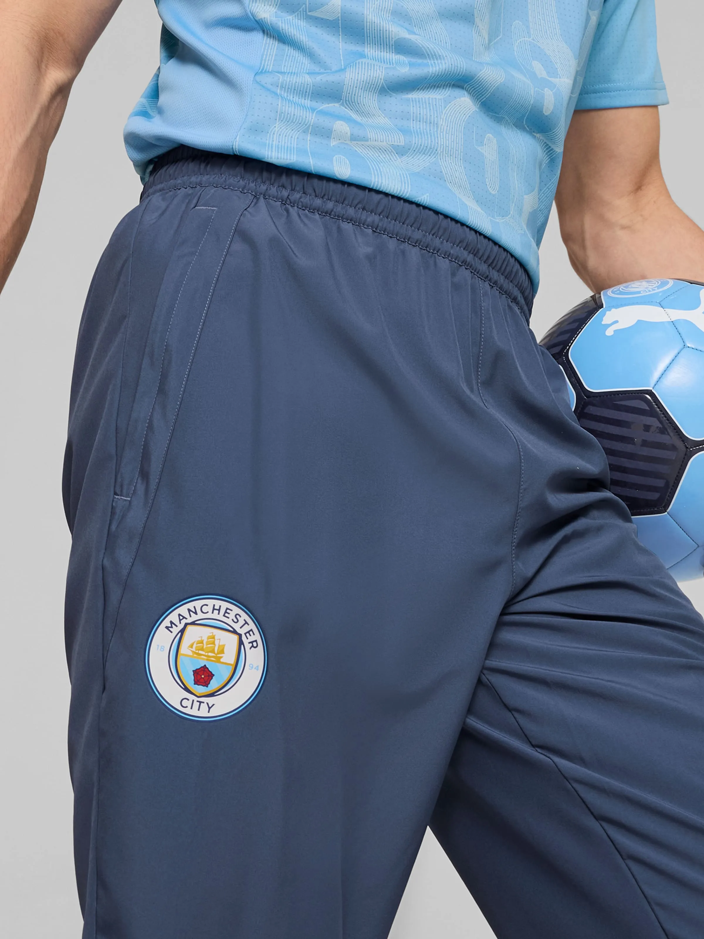 Tapered Pantalón deportivo 'MCFC Prematch' PUMA en Zafiro, Azul Cielo