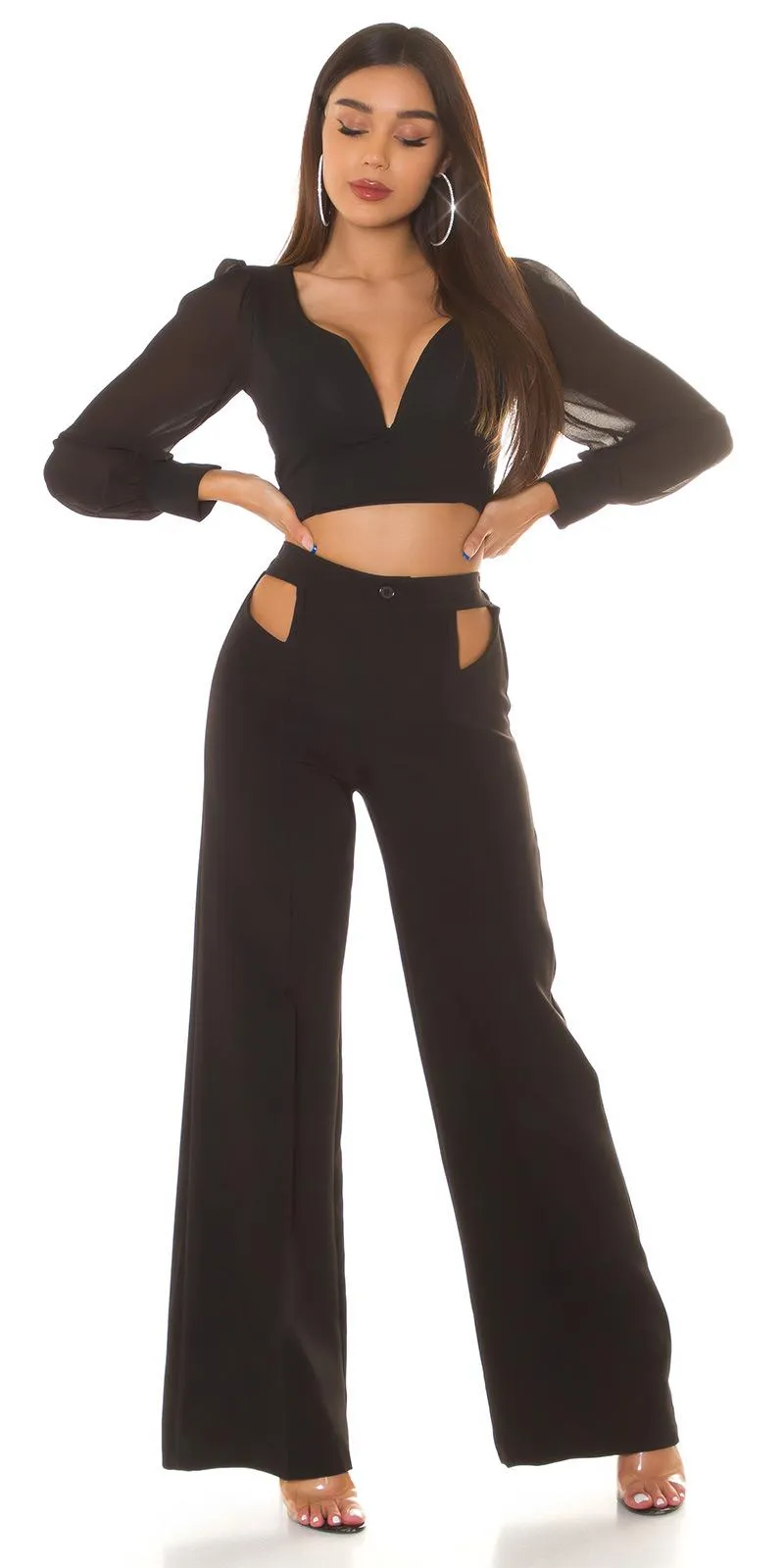 Top crop con seductor escote negro