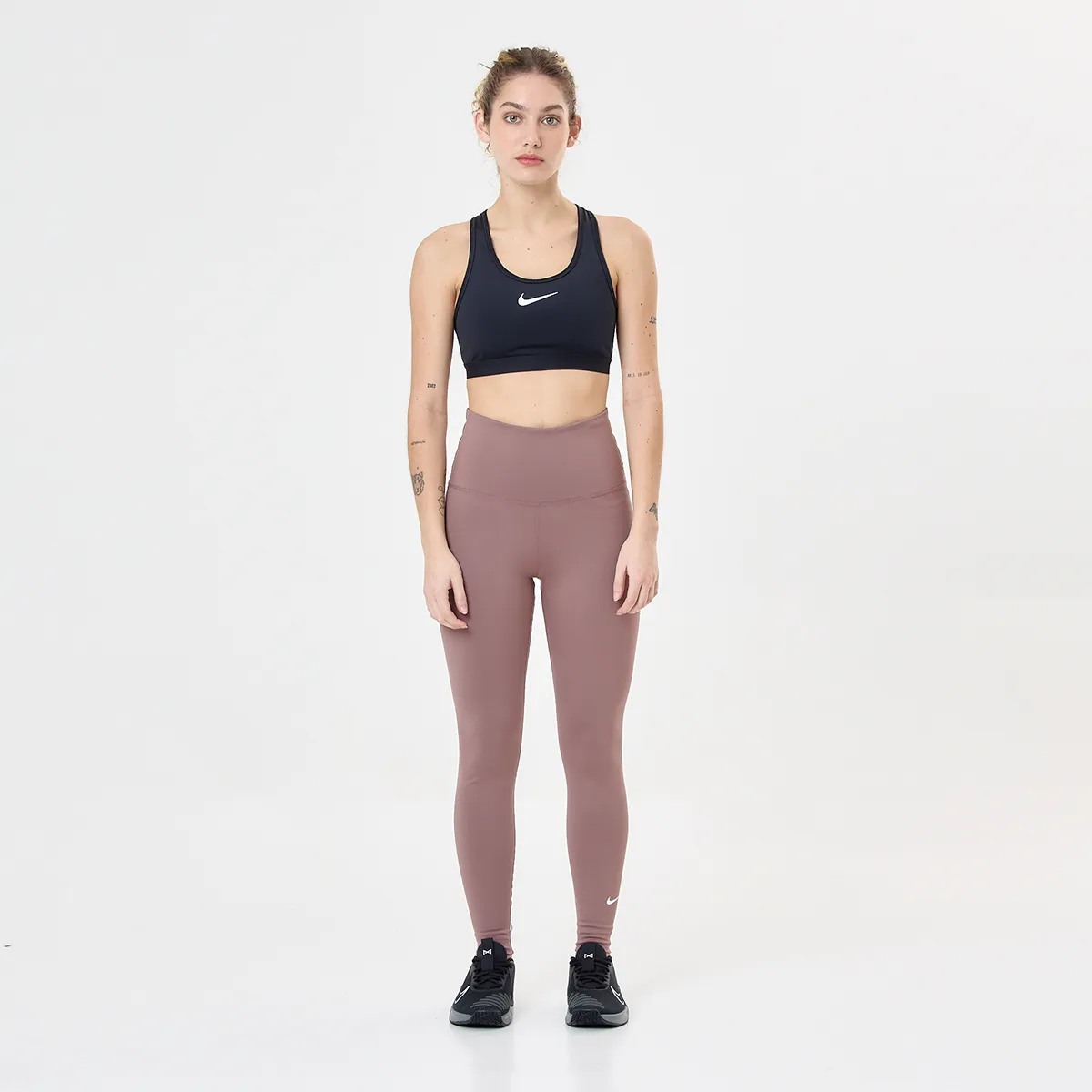 Top Entrenamiento Nike Swoosh High Mujer